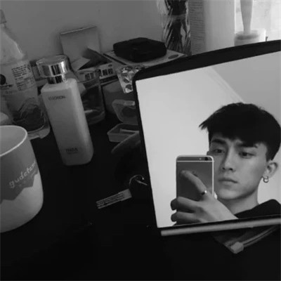 黑白头像男真人成熟图片