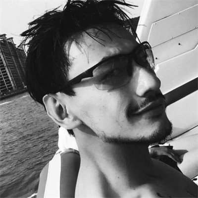 黑白头像男真人成熟图片
