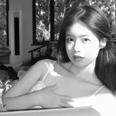 黑白高级头像女