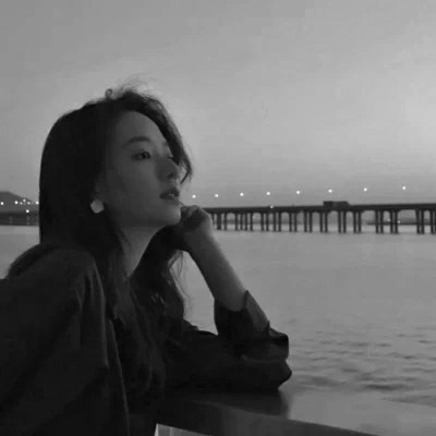 黑白高级头像女