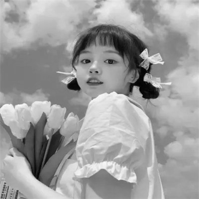 QQ黑白女生头像好看图片