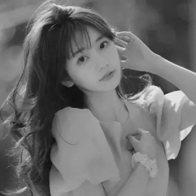 QQ黑白女生头像好看图片
