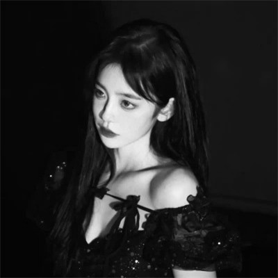 QQ黑白女生头像好看图片