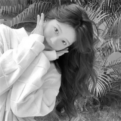 QQ黑白女生头像好看图片