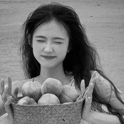 QQ黑白女生头像好看图片
