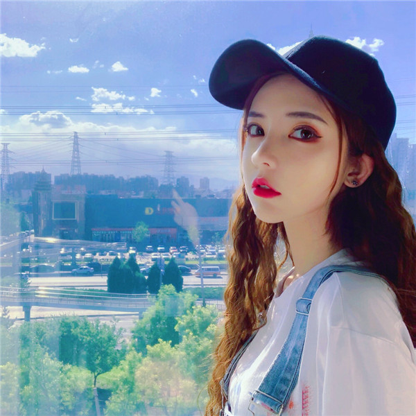 2025年女微信头像最火图片