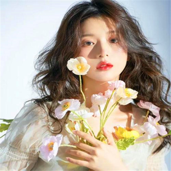 2025年女微信头像最火图片