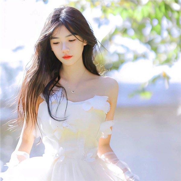 2025年女微信头像最火图片