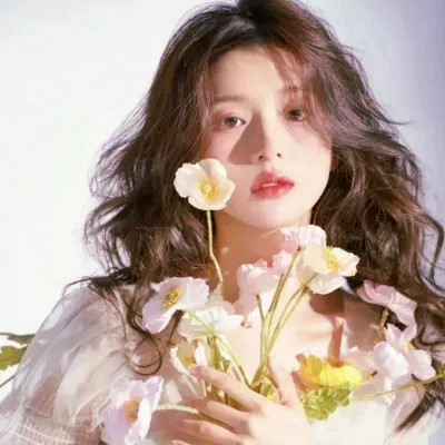 女生微信头像简约干净治愈图片