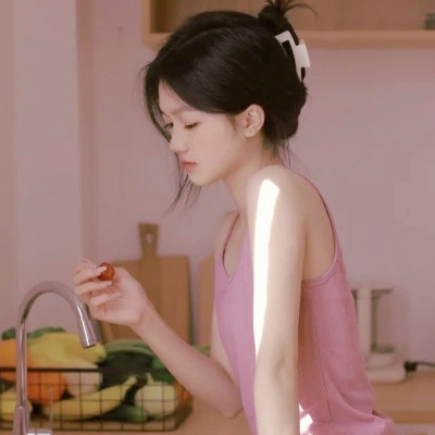 女生微信头像简约干净治愈图片