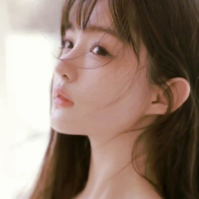 女生微信头像简约干净治愈图片