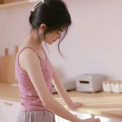 女生微信头像简约干净治愈图片