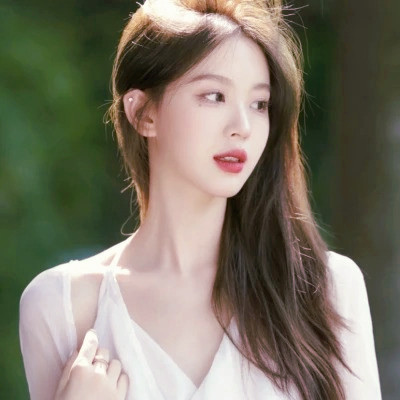 女生微信头像简约干净治愈图片