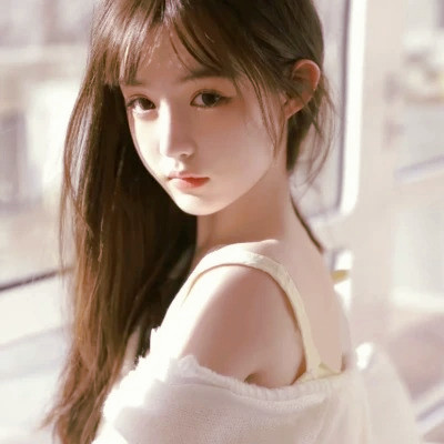女生微信头像简约干净治愈图片