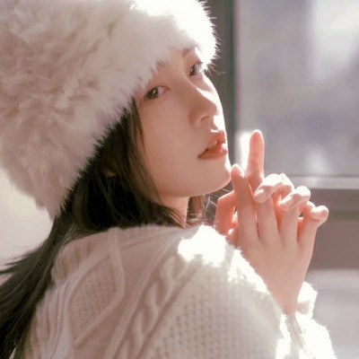 女生微信头像简约干净治愈图片