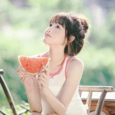 女生微信头像简约干净治愈图片