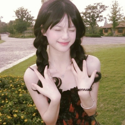 女生微信头像简约干净治愈图片