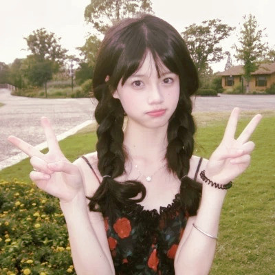 女生微信头像简约干净治愈图片