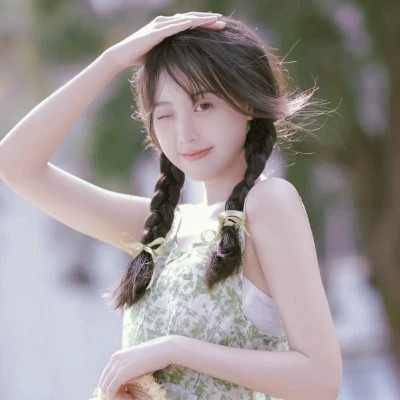 女生微信头像简约干净治愈图片