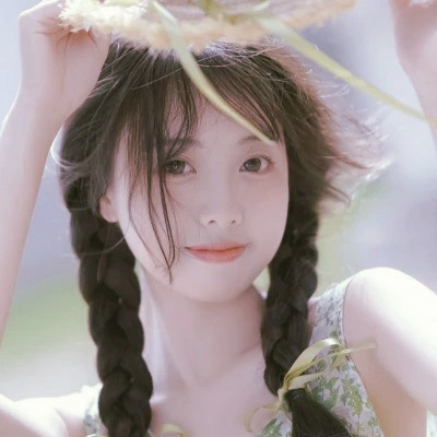 女生微信头像简约干净治愈图片