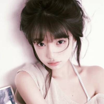 女生微信头像简约干净治愈图片