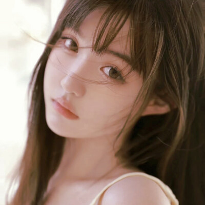 女生微信头像简约干净治愈图片