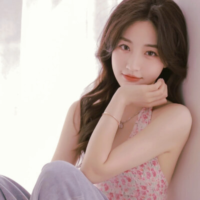 女生微信头像简约干净治愈图片