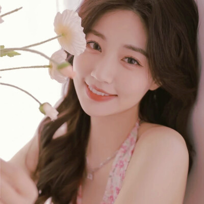 女生微信头像简约干净治愈图片
