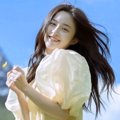 女生干净简约简单的头像图片