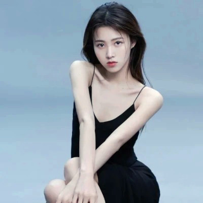 女生干净简约简单的头像图片