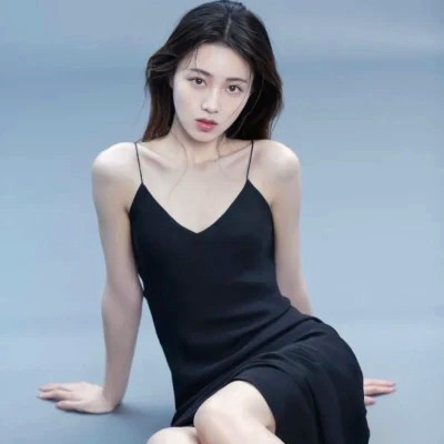女生干净简约简单的头像图片