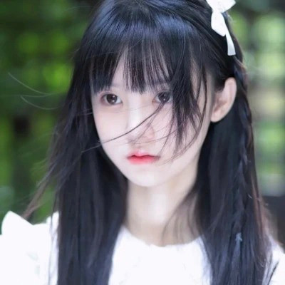 女生干净简约简单的头像图片