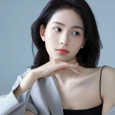 女生干净简约简单的头像图片