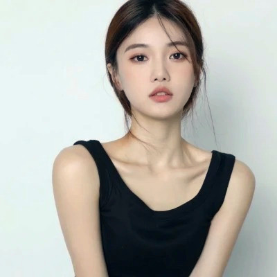女生干净简约简单的头像图片