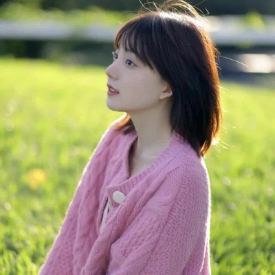 女生干净简约简单的头像图片