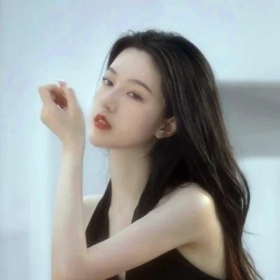 女生干净简约简单的头像图片