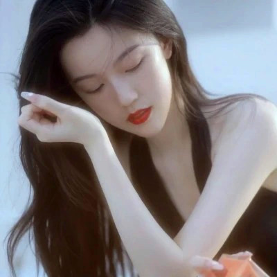 女生干净简约简单的头像图片