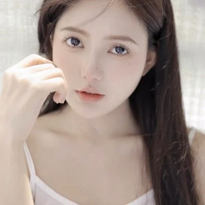 女生干净简约简单的头像图片