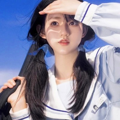 女生干净简约简单的头像图片