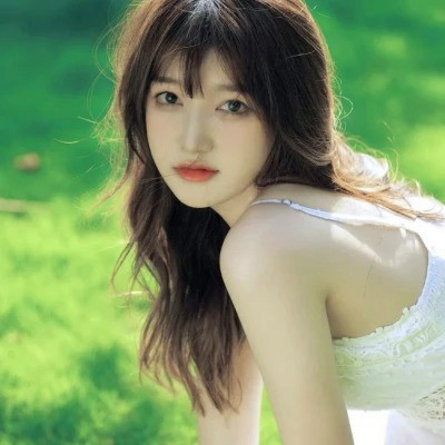 女生干净简约简单的头像图片