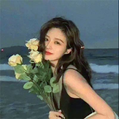 女生干净简约简单的头像图片