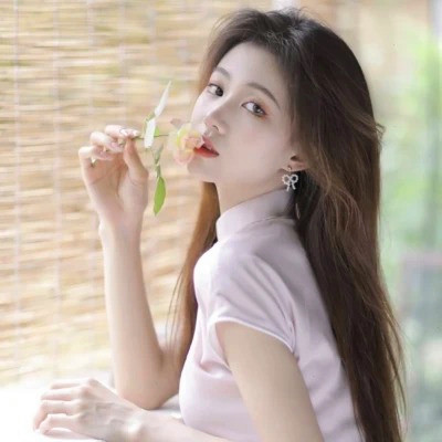 女生干净简约简单的头像图片