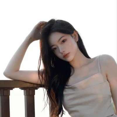 女生干净简约简单的头像图片