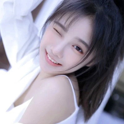 女生干净简约简单的头像图片