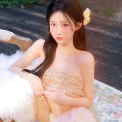 女生干净气质简单的头像图片