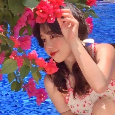 女生干净气质简单的头像图片
