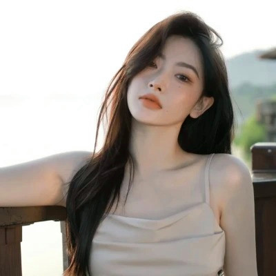 女生干净气质简单的头像图片