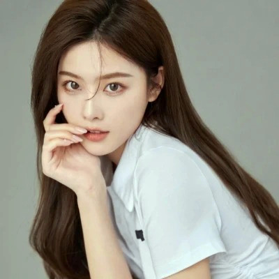 女生干净气质简单的头像图片