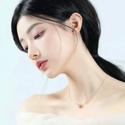 女生干净气质简单的头像图片
