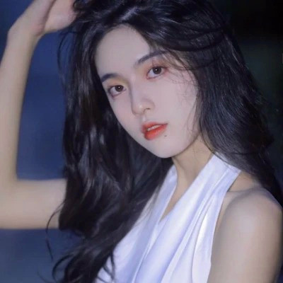 女生干净气质简单的头像图片